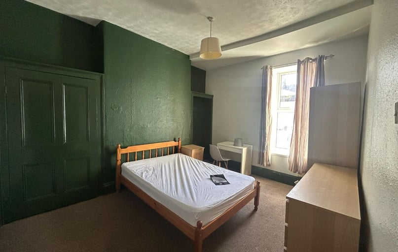 Hill Park Crescent, Flat 2, Greenbank, Plymouth - Image 1